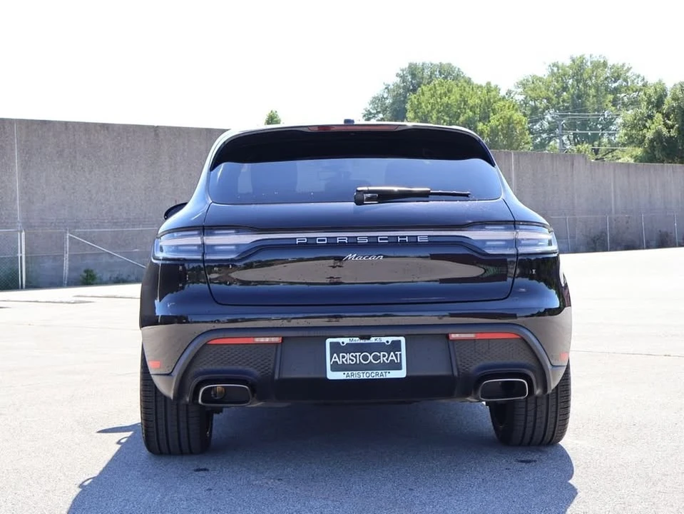 2025 Porsche Macan Electric - Image 7 of 20