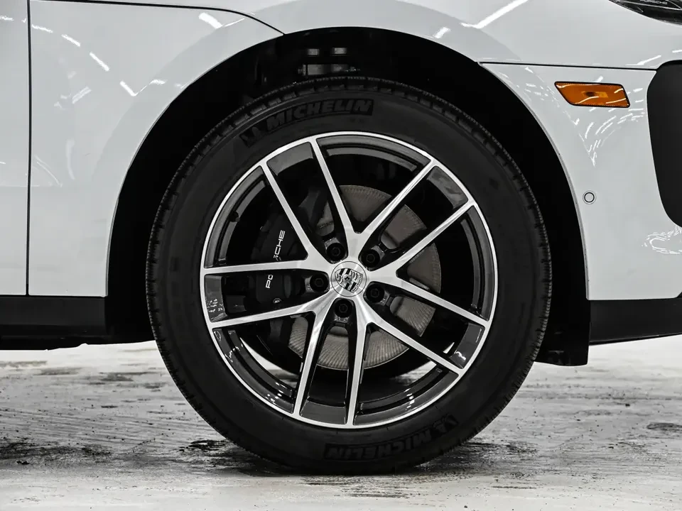 2025 Porsche Macan - Image 13 of 20