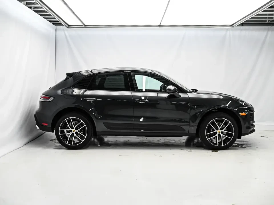2025 Porsche Macan Electric - Image 4 of 20