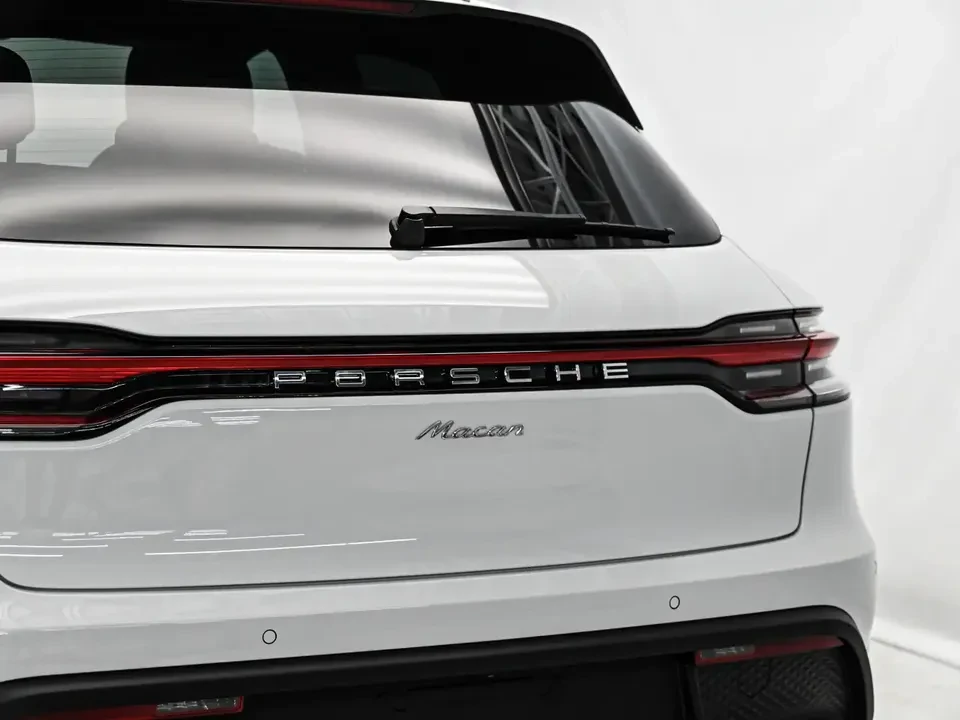 2025 Porsche Macan - Image 8 of 20
