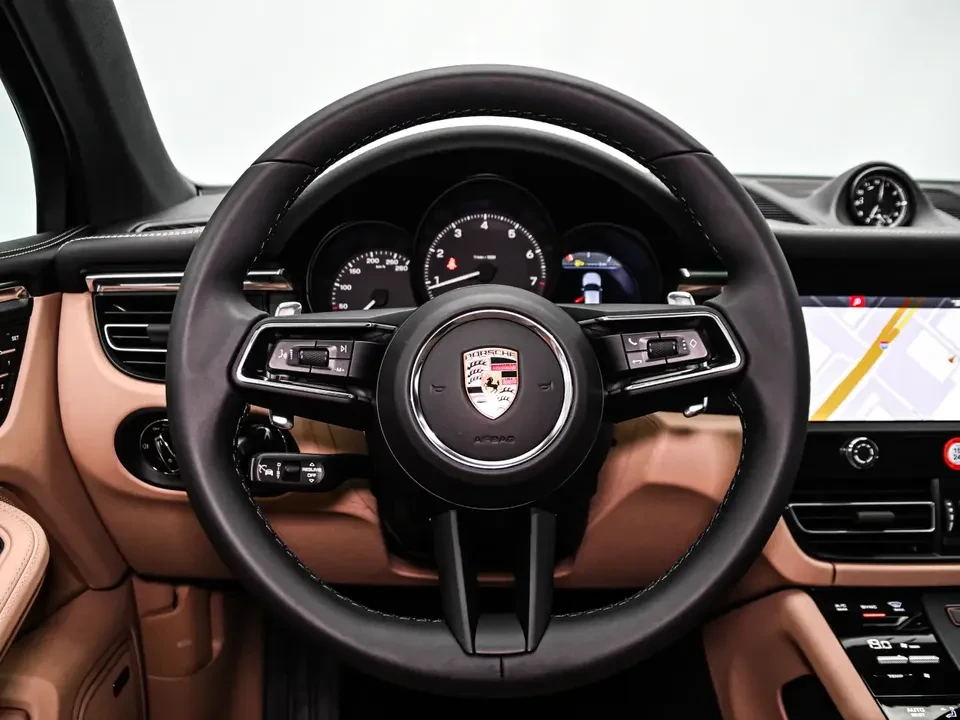 2025 Porsche Macan Electric - Image 16 of 20