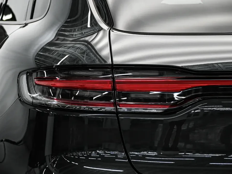 2025 Porsche Macan Electric - Image 14 of 20
