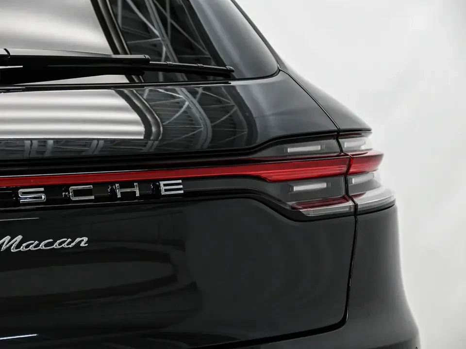 2025 Porsche Macan Electric - Image 13 of 20
