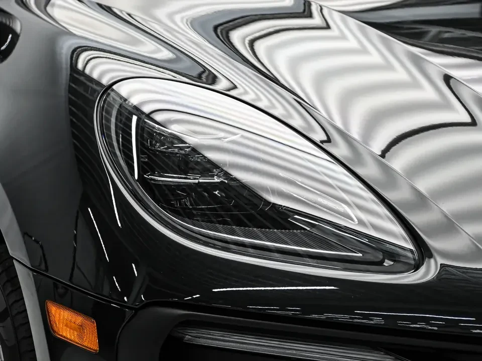 2025 Porsche Macan Electric - Image 9 of 20