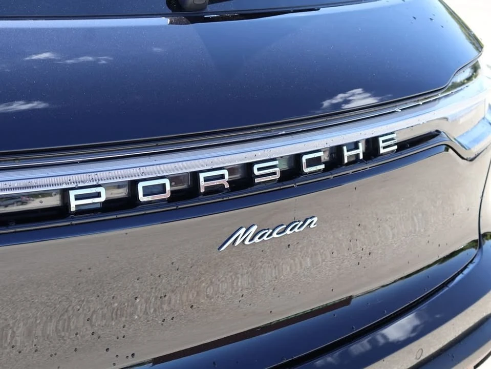 2025 Porsche Macan Electric - Image 6 of 20