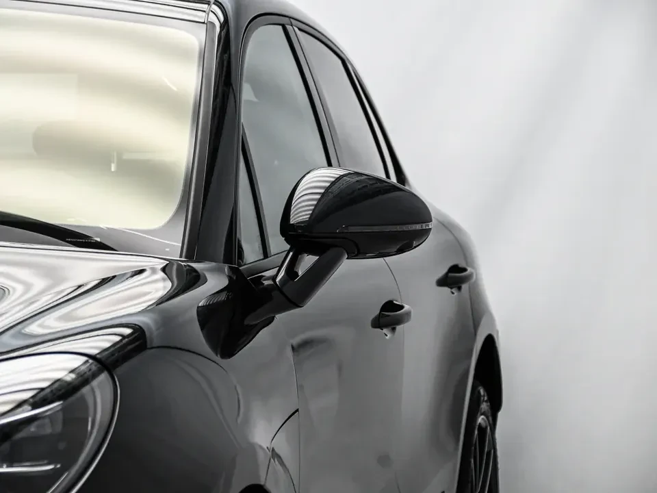 2025 Porsche Macan Electric - Image 11 of 20