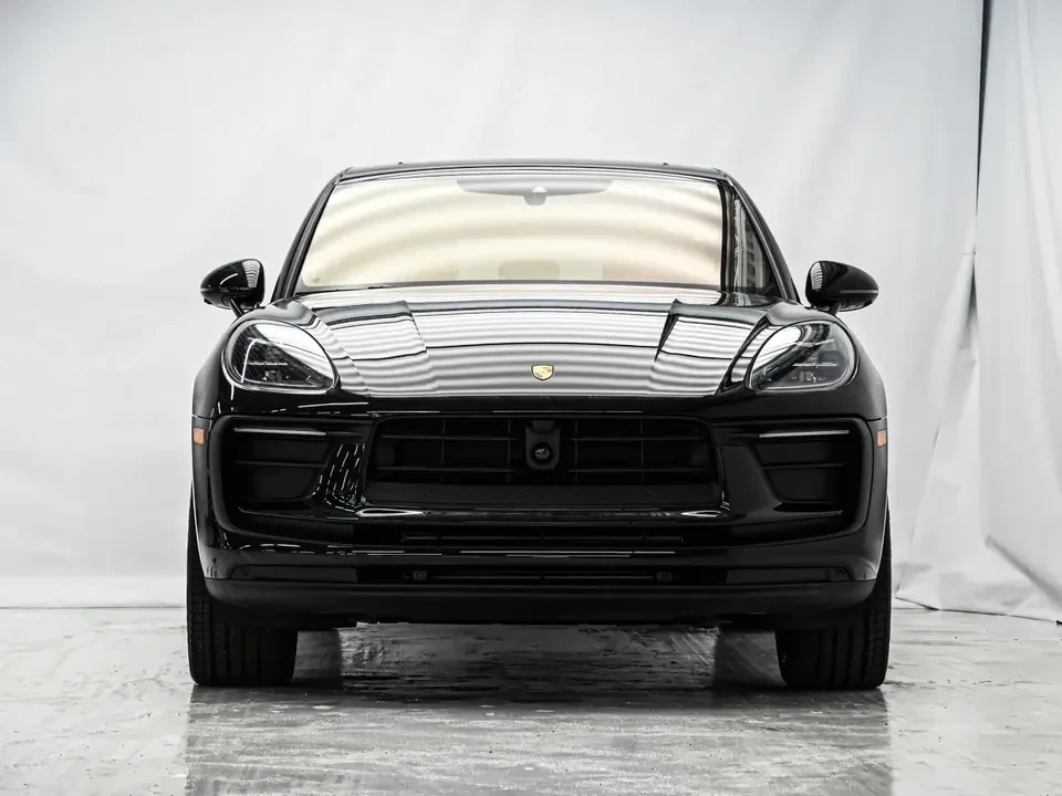 2025 Porsche Macan Electric - Image 7 of 20