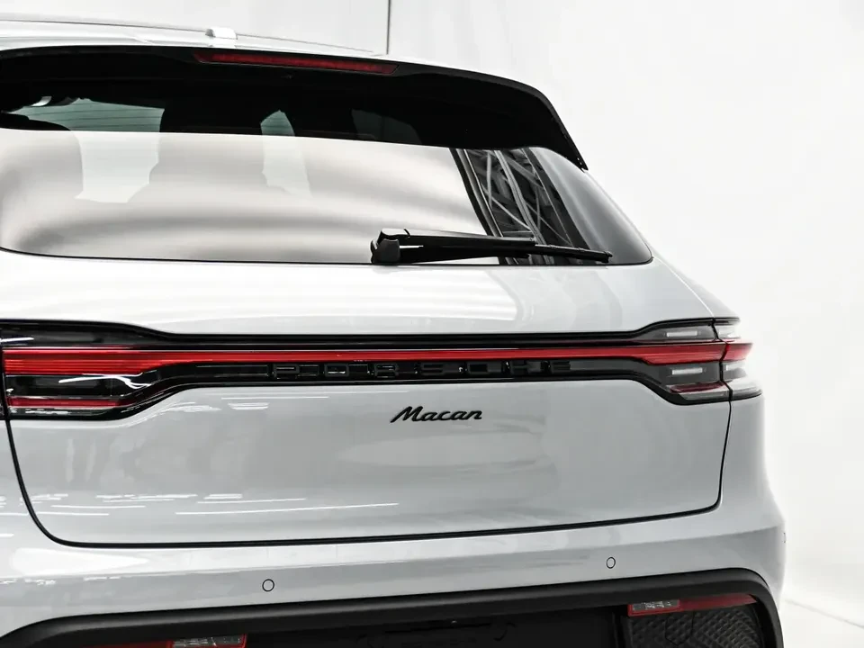 2025 Porsche Macan Electric - Image 12 of 20