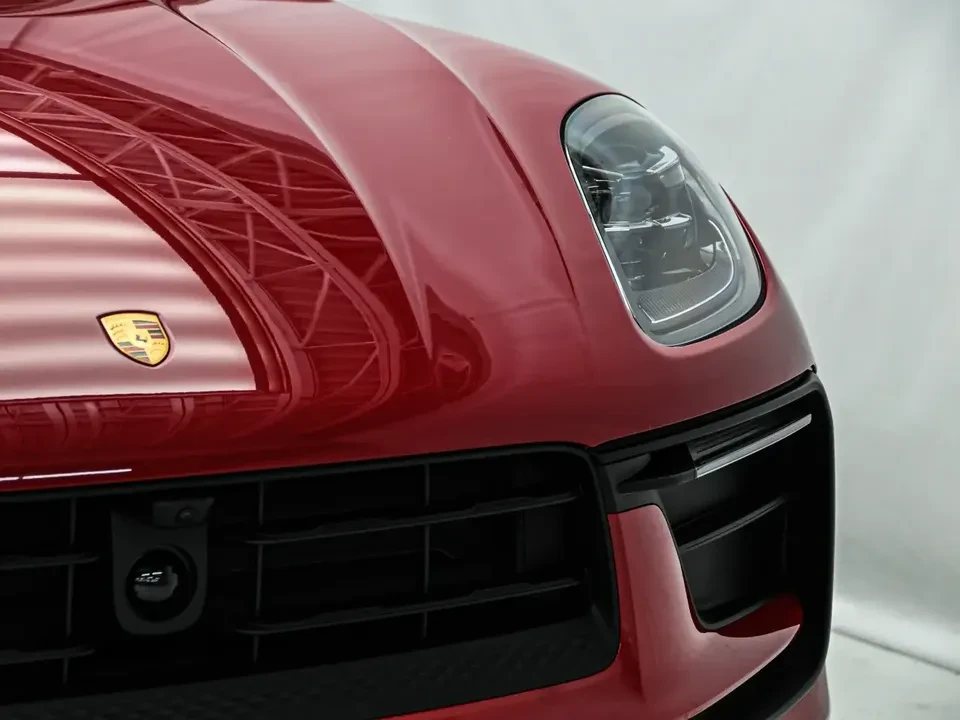 2025 Porsche Macan - Image 13 of 20