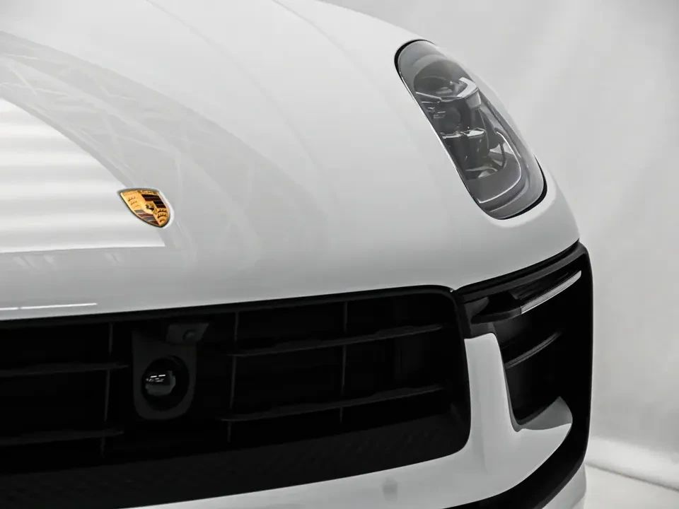 2025 Porsche Macan - Image 3 of 20