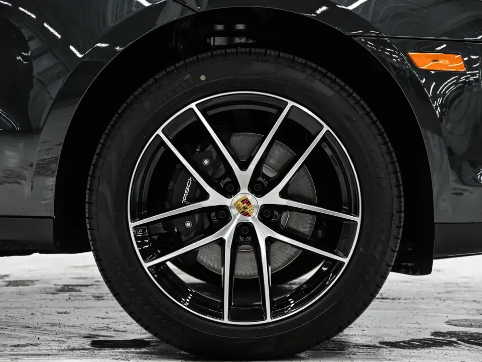 2025 Porsche Macan Electric - Image 3 of 20