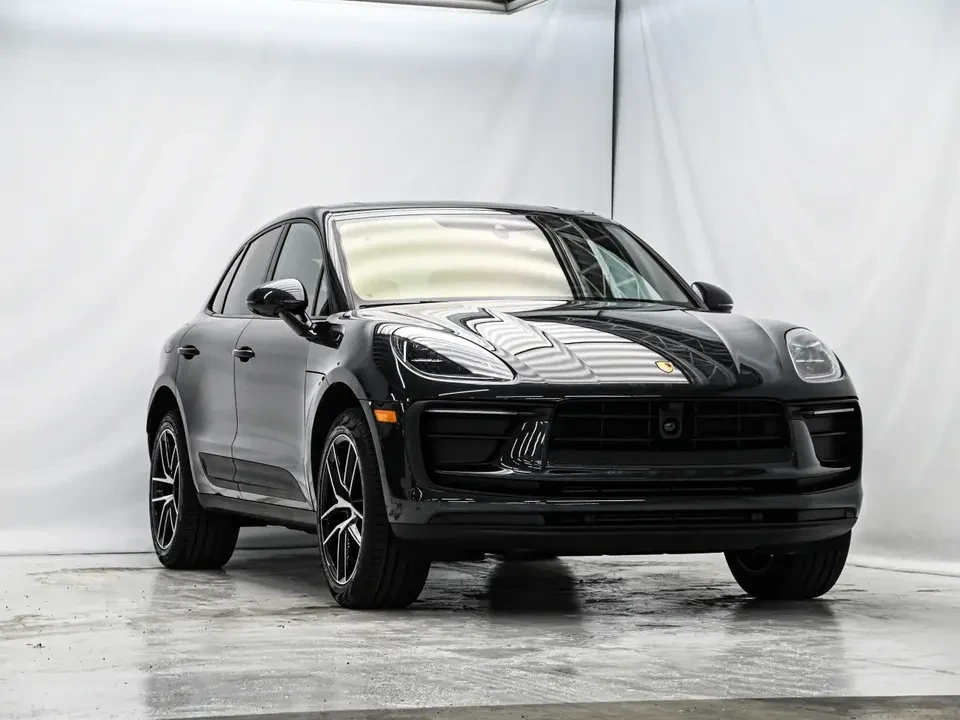 2025 Porsche Macan Electric - Image 7 of 20