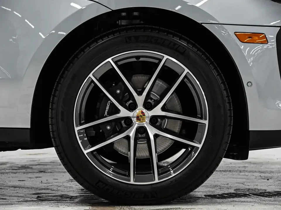 2025 Porsche Macan Electric - Image 3 of 20