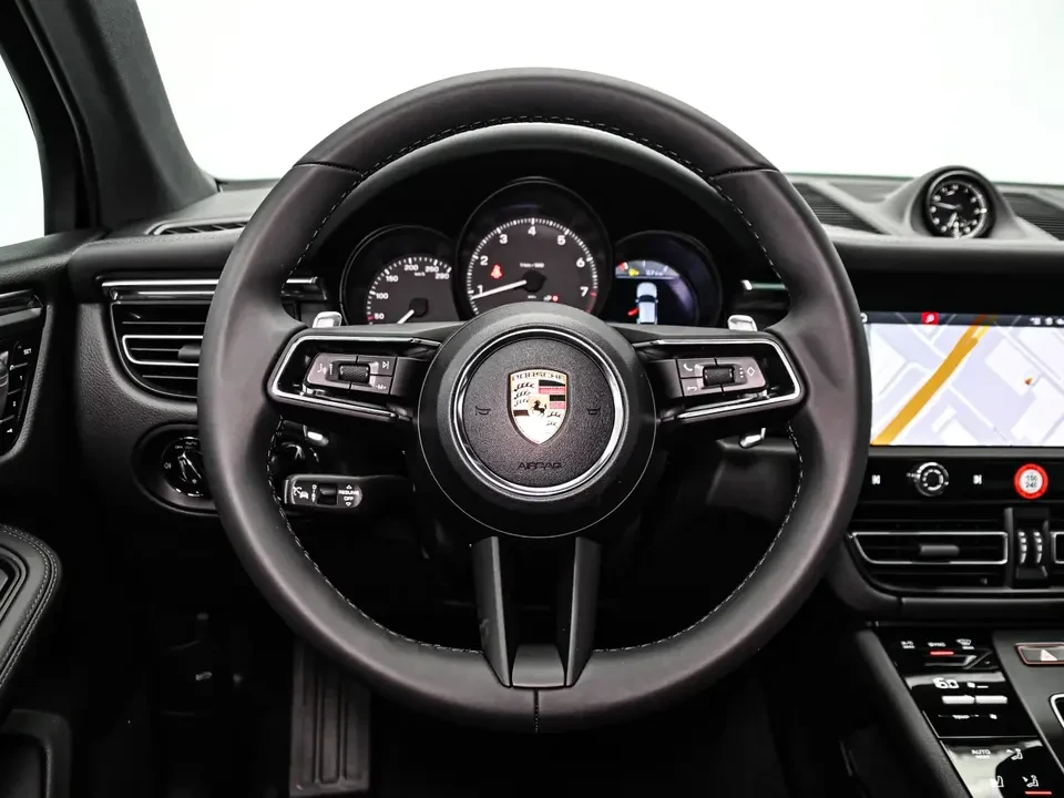 2025 Porsche Macan Electric - Image 17 of 20