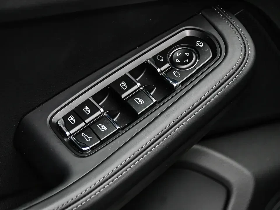 2025 Porsche Macan Electric - Image 20 of 20