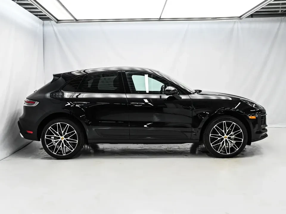 2025 Porsche Macan Electric - Image 4 of 20