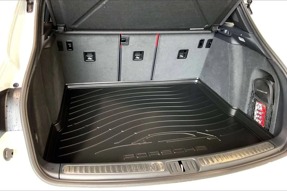 2025 Porsche Macan Electric - Image 15 of 20