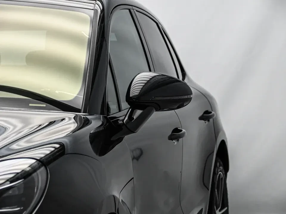 2025 Porsche Macan Electric - Image 10 of 20