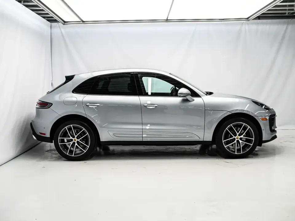 2025 Porsche Macan Electric - Image 4 of 20