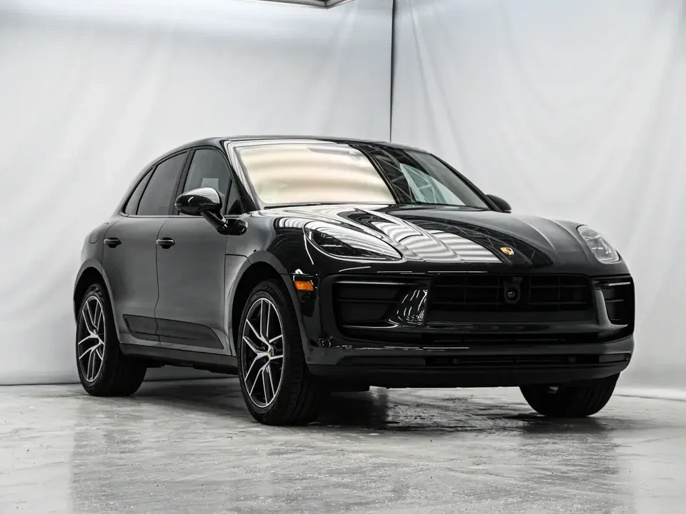 2025 Porsche Macan Electric - Image 7 of 20