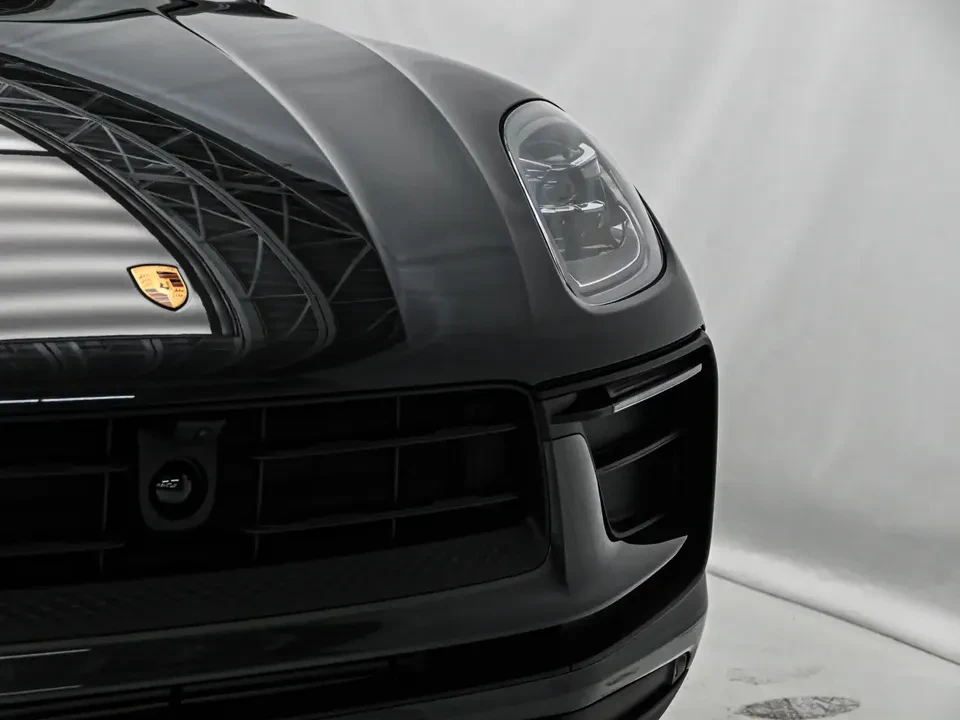 2025 Porsche Macan Electric - Image 13 of 20