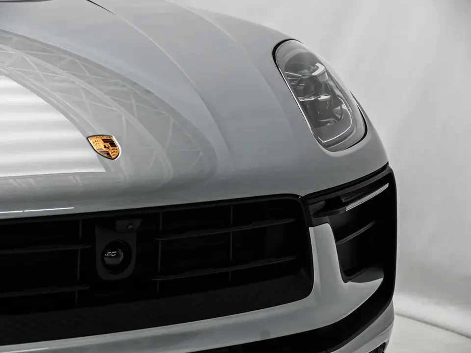 2025 Porsche Macan Electric - Image 10 of 20
