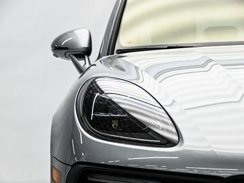 2025 Porsche Macan Electric - Image 11 of 20