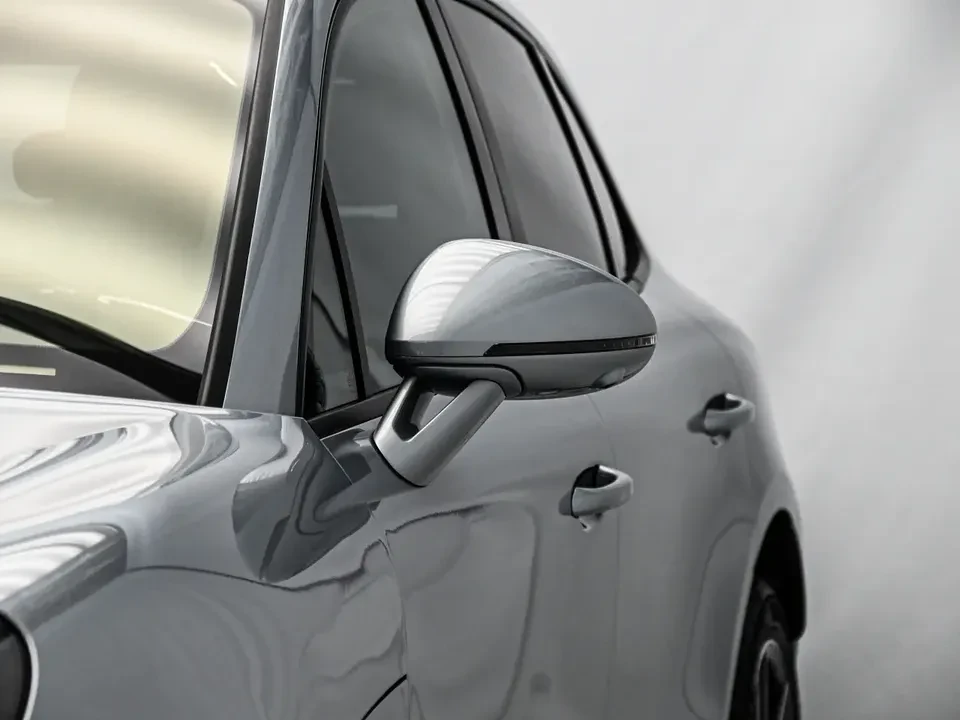 2025 Porsche Macan Electric - Image 12 of 20