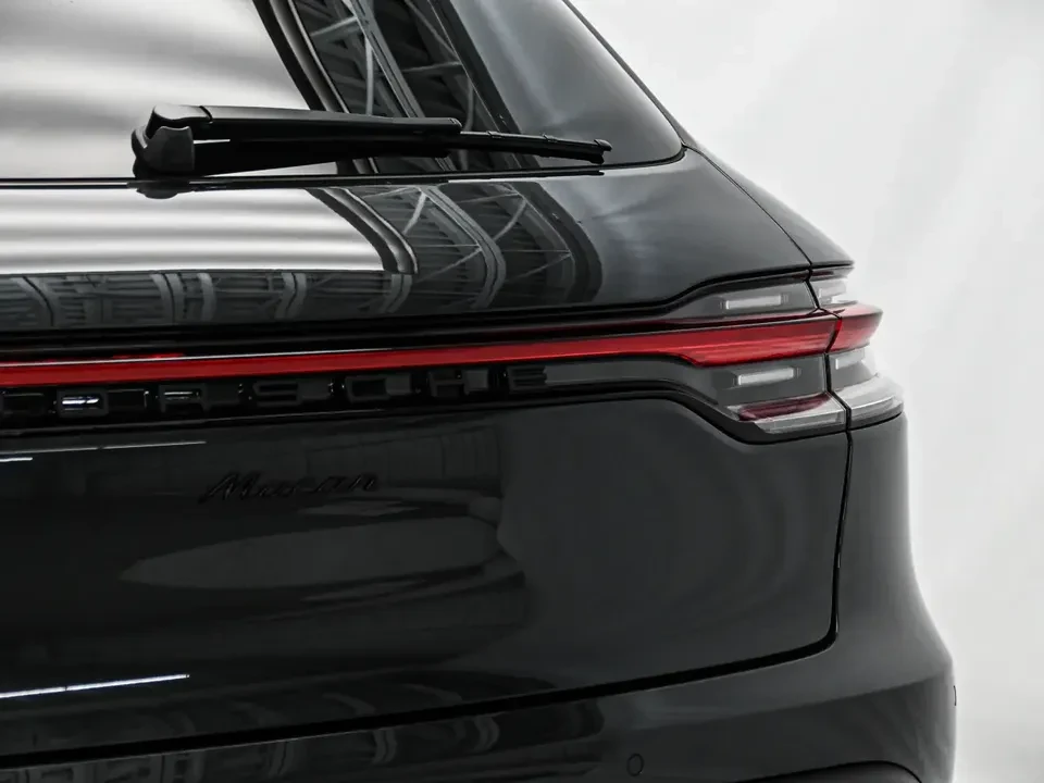 2025 Porsche Macan Electric - Image 14 of 20
