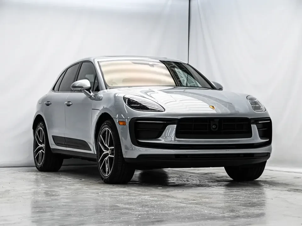 2025 Porsche Macan Electric - Image 6 of 20