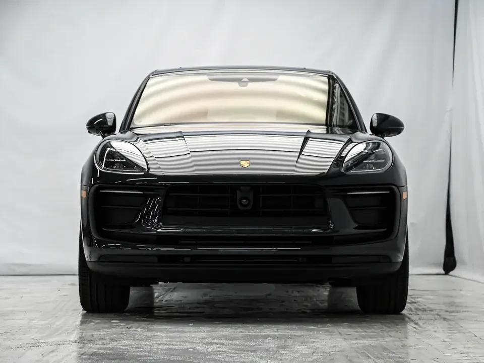 2025 Porsche Macan Electric - Image 6 of 20