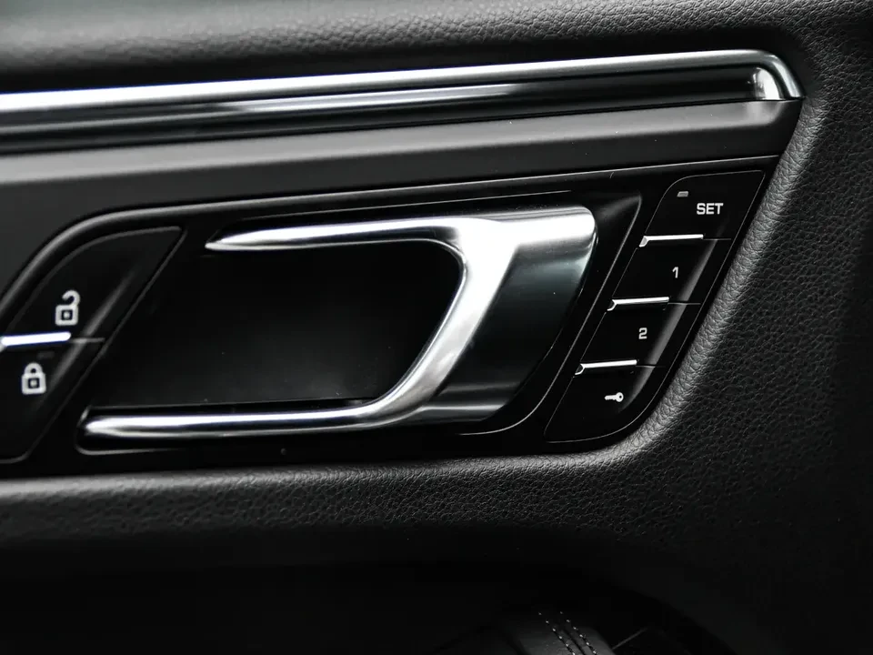 2025 Porsche Macan Electric - Image 19 of 20