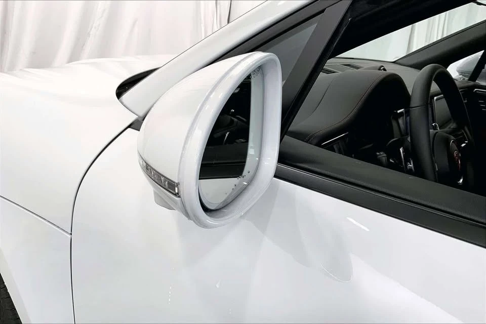 2025 Porsche Macan Electric - Image 12 of 20