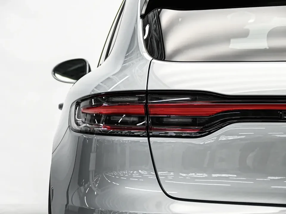 2025 Porsche Macan Electric - Image 15 of 20