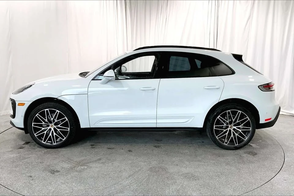 2025 Porsche Macan Electric - Image 8 of 20