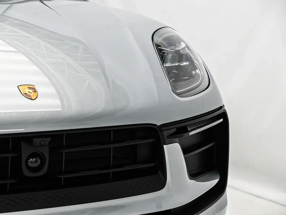 2025 Porsche Macan Electric - Image 9 of 20