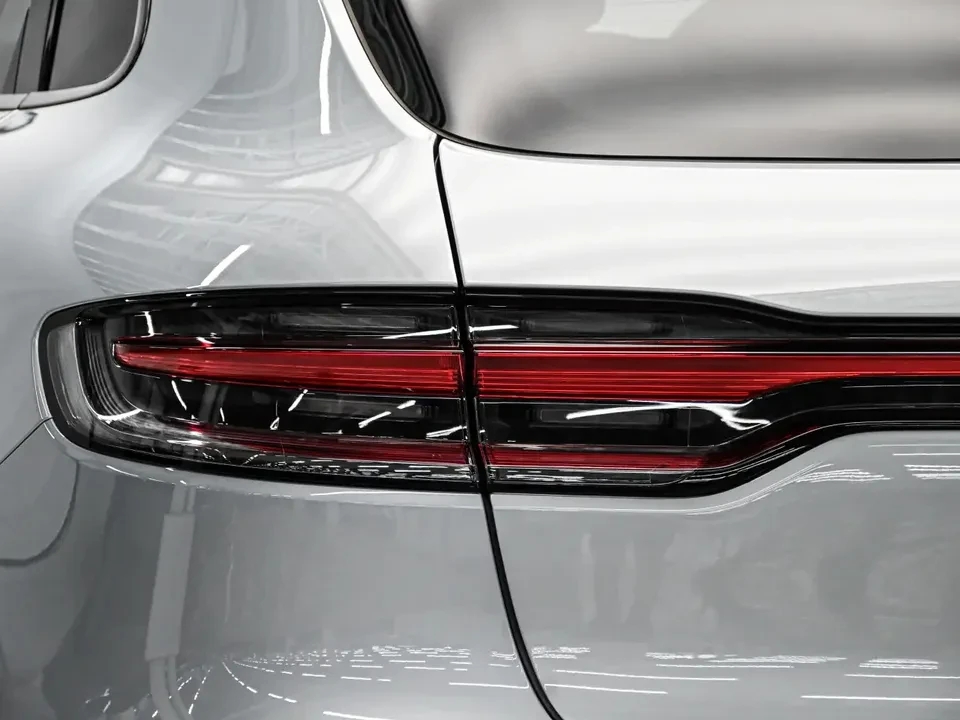 2025 Porsche Macan Electric - Image 14 of 20