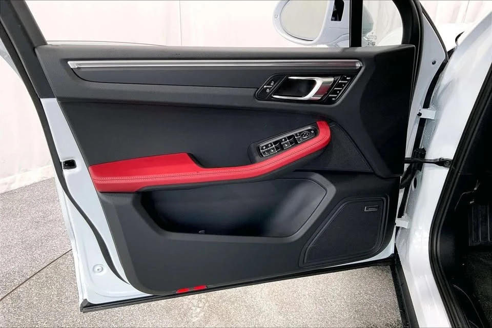 2025 Porsche Macan Electric - Image 20 of 20