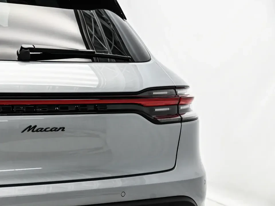 2025 Porsche Macan Electric - Image 13 of 20