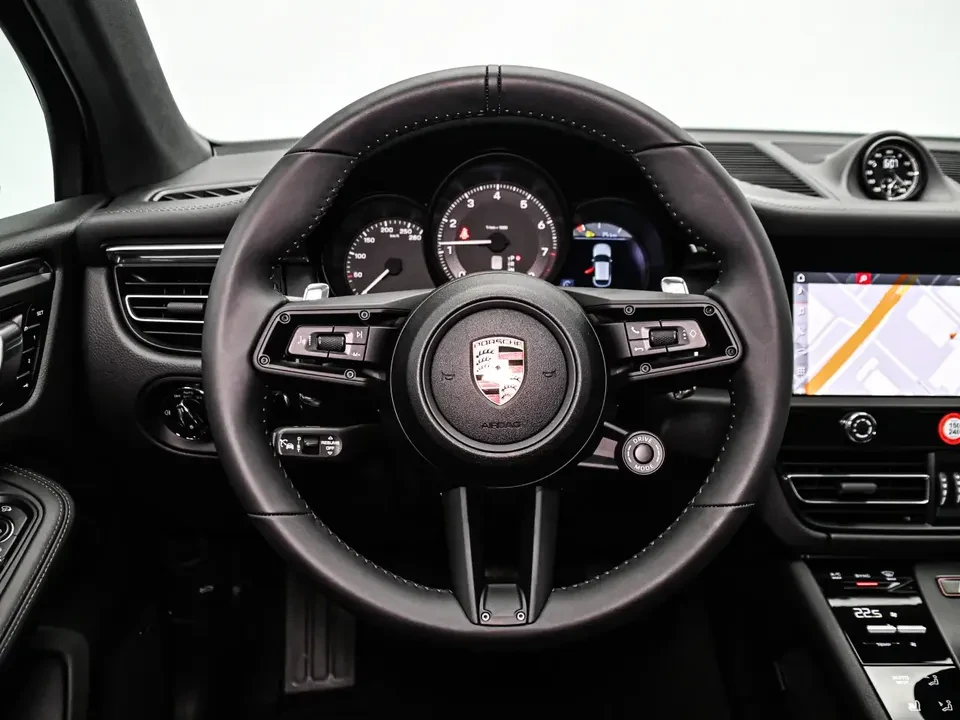 2025 Porsche Macan Electric - Image 17 of 20