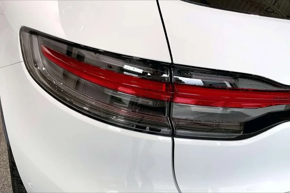 2025 Porsche Macan Electric - Image 14 of 20