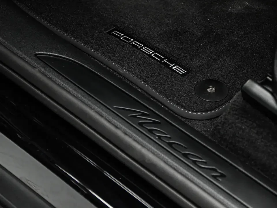 2025 Porsche Macan Electric - Image 20 of 20