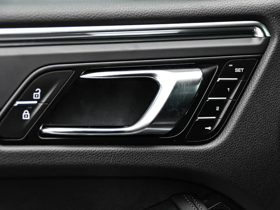2025 Porsche Macan Electric - Image 19 of 20