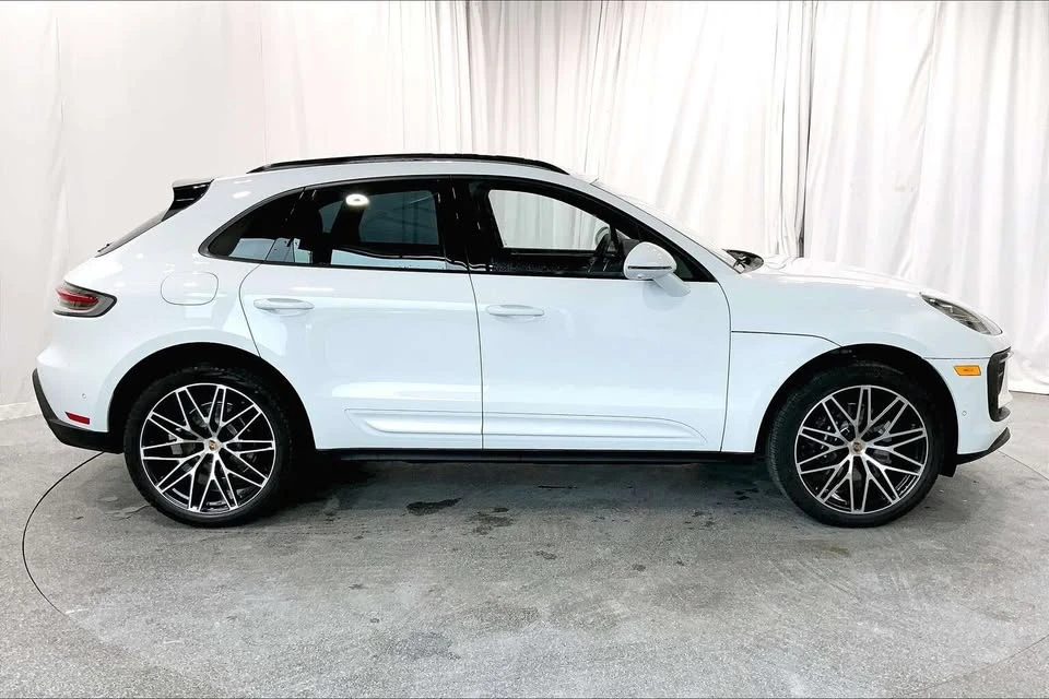 2025 Porsche Macan Electric - Image 4 of 20