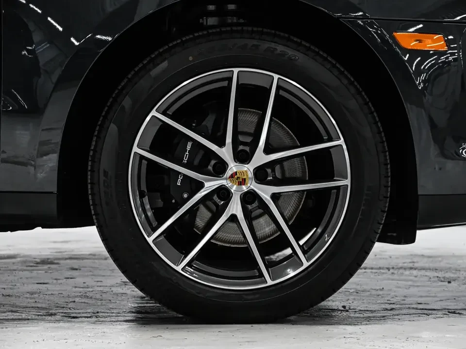 2025 Porsche Macan Electric - Image 3 of 20