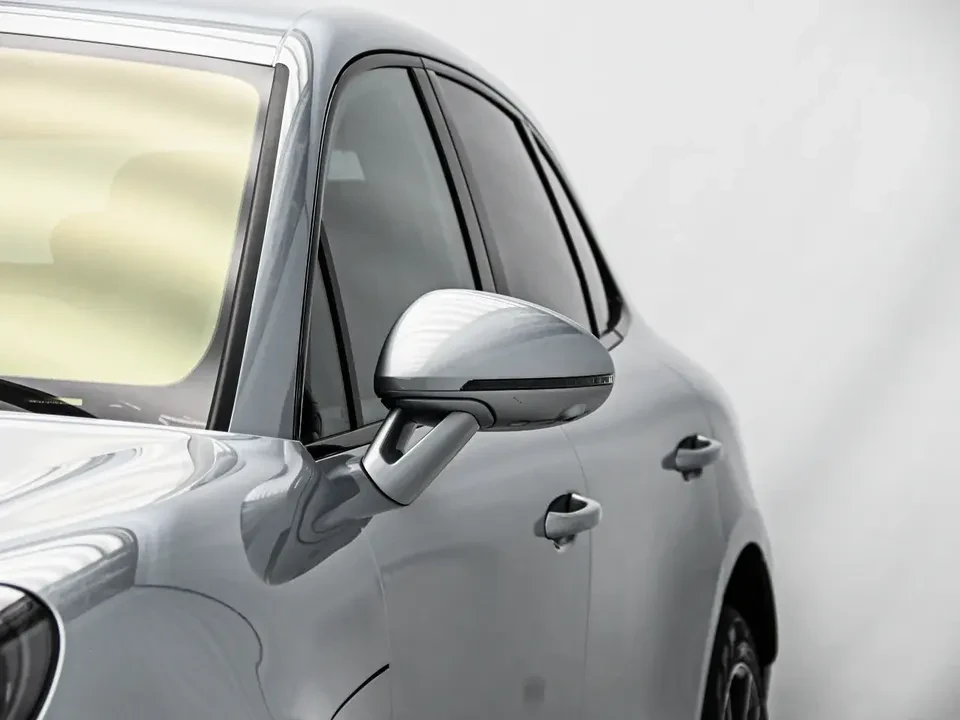 2025 Porsche Macan Electric - Image 11 of 20