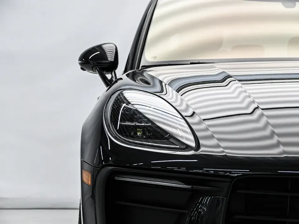 2025 Porsche Macan Electric - Image 12 of 20