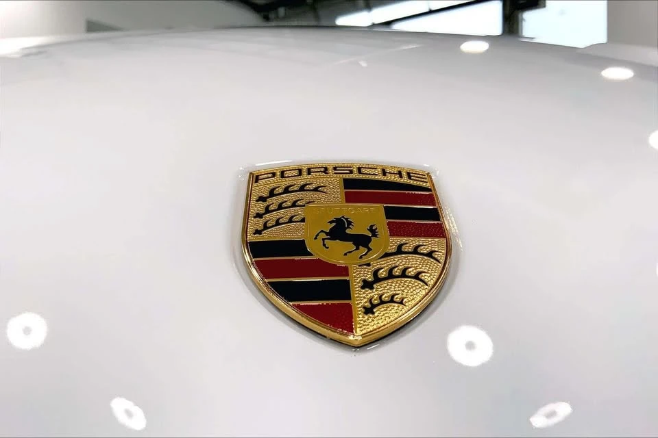 2025 Porsche Macan Electric - Image 11 of 20