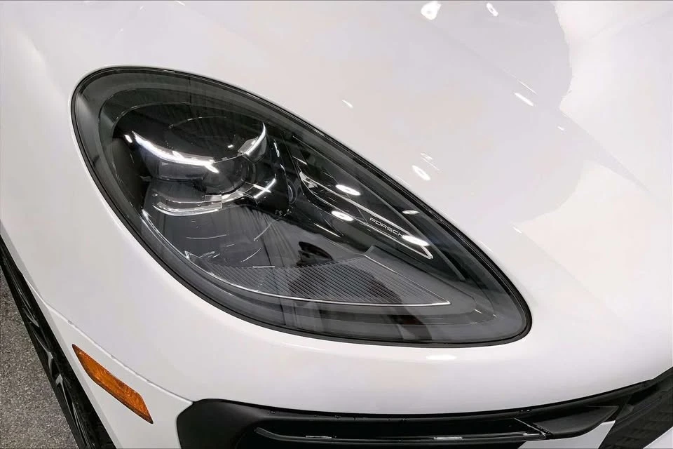 2025 Porsche Macan Electric - Image 10 of 20