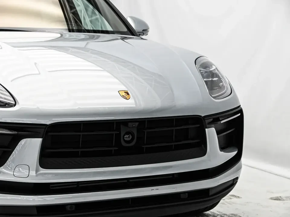2025 Porsche Macan Electric - Image 3 of 20